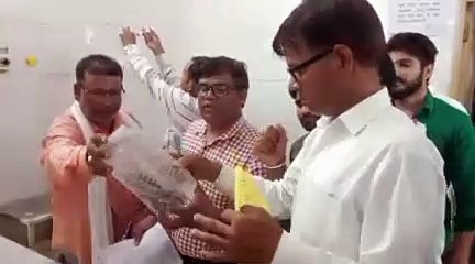 सांप ने रेलकर्मी को काटा, डिब्बे में बंद कर अस्पताल पहुंचा और मचा हड़कंप...