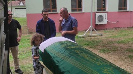 Kocaeli'de denizde boğulan iki kuzen memleketleri Sakarya'da defnedildi