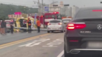 충남 계룡에서 어린이집 차량 넘어져...운전자·원장 다쳐 / YTN