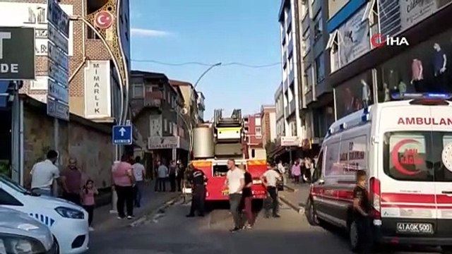 Çatıda patlatılan torpil ve havai fişek yangın çıkardı