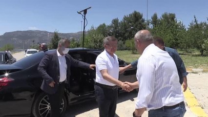 Gelecek Partisi Genel Başkanı Davutoğlu, kiraz festivaline katıldı