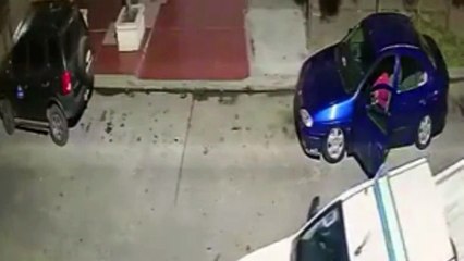 Policía es detenido por robarle el celular a conductor que se había quedado dormido