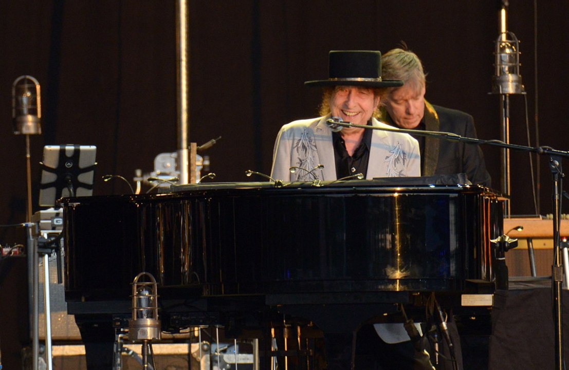 Bob Dylan prohíbe el uso de teléfonos inteligen...