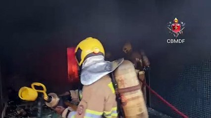 Prédio pega fogo na Asa Norte