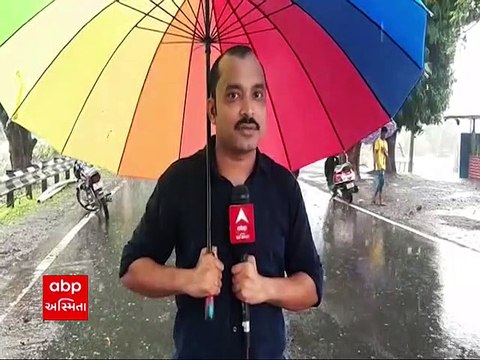 તાપીઃ પૂર્ણા નદીમાં પૂર આવતાં કાર તણાઇ ગઈ, કરાયું રેસ્ક્યૂ
