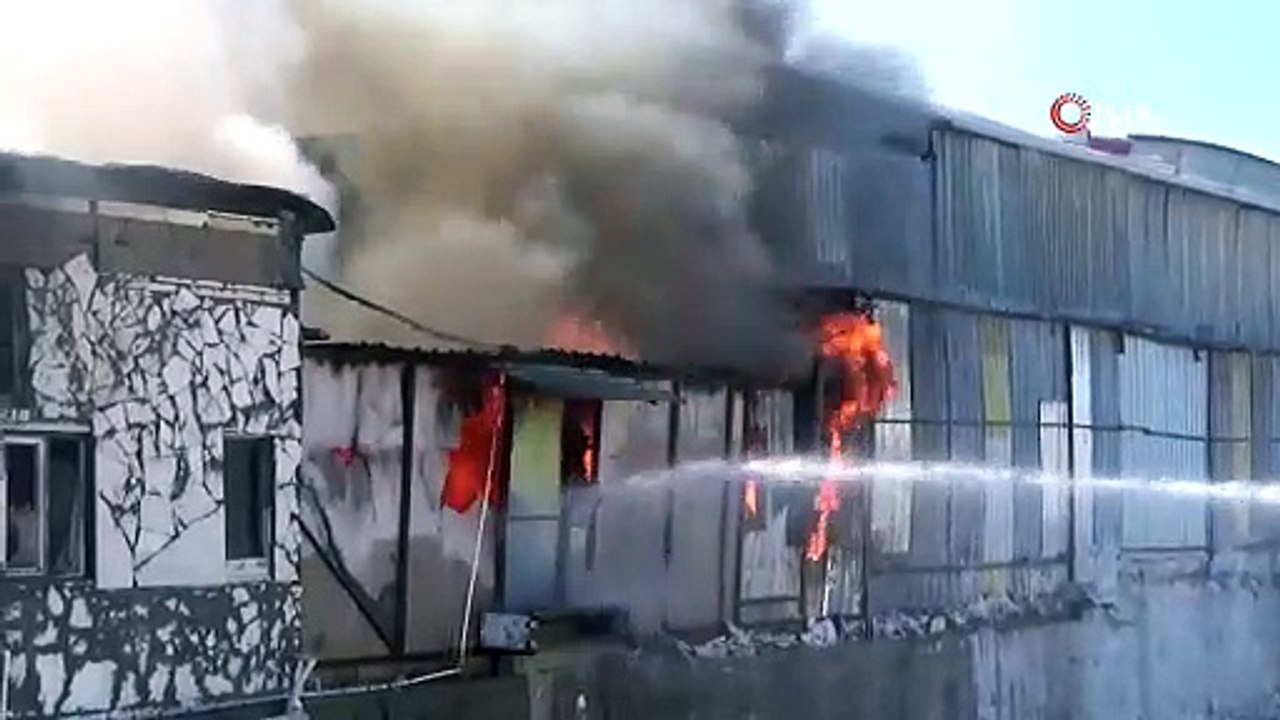 Mermer işletmesi şantiyesi yangında küle döndü
