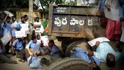 Tension At Sanitary Workers Protest: తెనాలిలో పారిశుద్ధ్య కార్మికుల సమ్మెలో ఉద్రిక్తత| ABP Desam