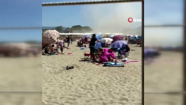 Plajda oluşan hortum panik oluşturdu