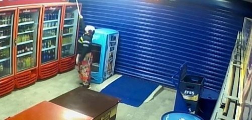 At arabasıyla gelip dolaptaki tüm dondurmaları çaldılar