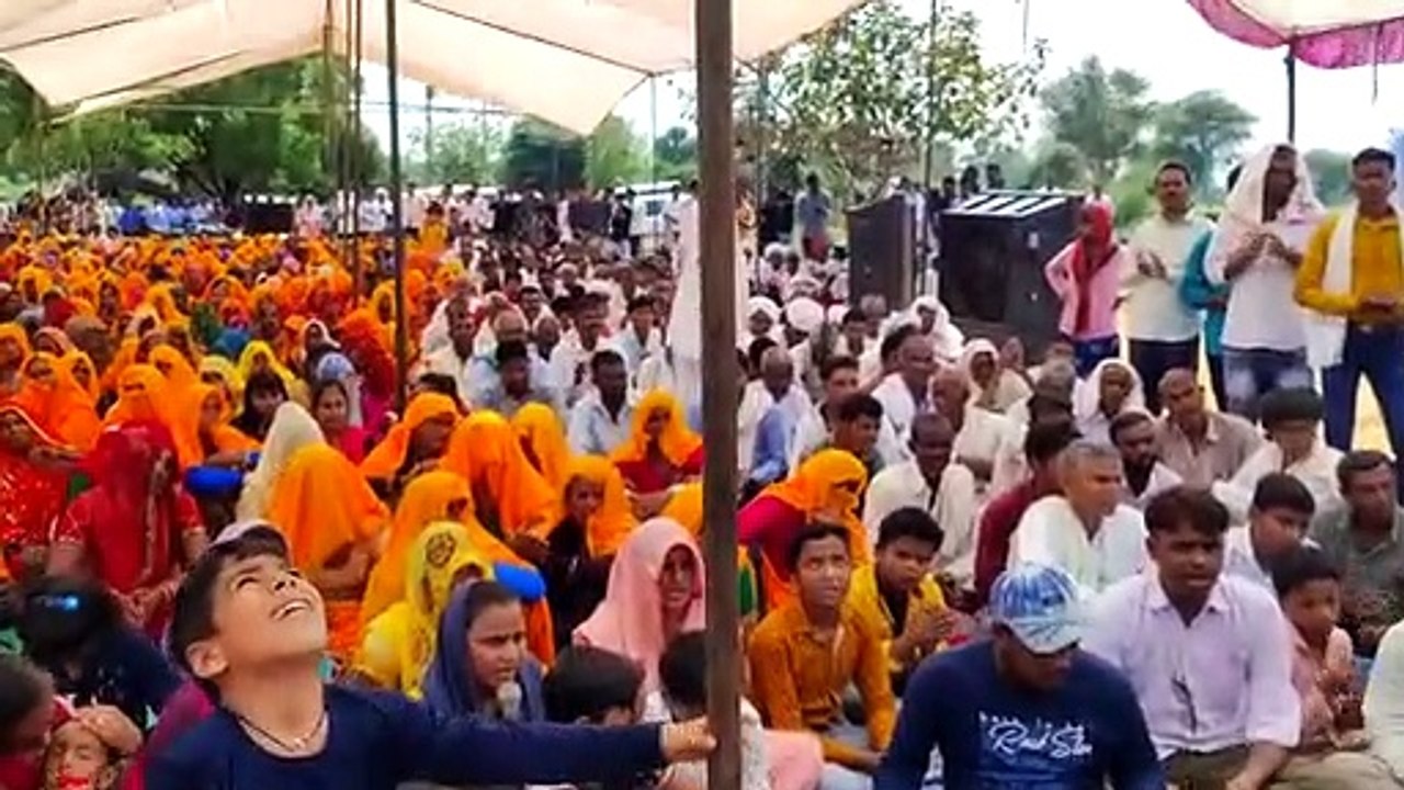 दौसा. गुरु वंदन कर लिया आशीर्वाद, जगह-जगह पूजा-अर्चना की