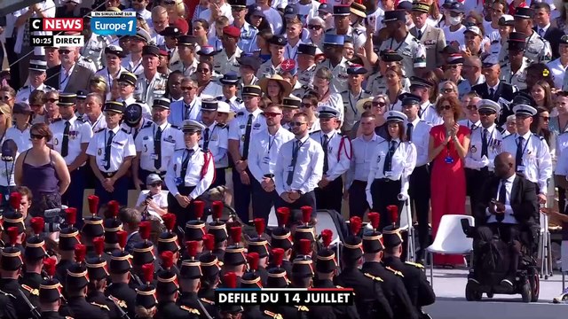 14 juillet: Les honneurs ont été rendus au président de la République, par les 1er et 2e régiments d'infanterie de la Garde républicaine, qui ont interprété la Marseillaise