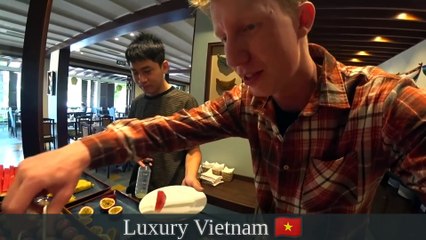 J'ai regardé "I Won Free Tacos at Duolingo’s New | Xiaomanyc 小马在纽约" et d'autres vidéos