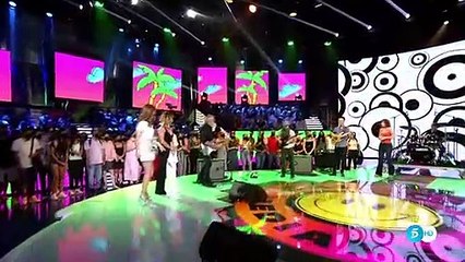 David Cantero toca un solo de guitarra en el 'Sálvame Mediafest'