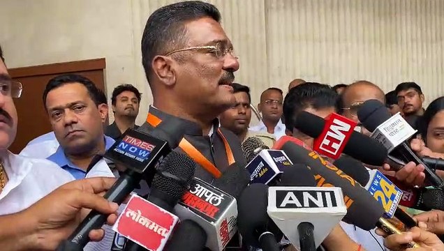 शिंदेंचा ठाकरेंना आणखी एक धक्का! आणखी नगरसेवक गळाला