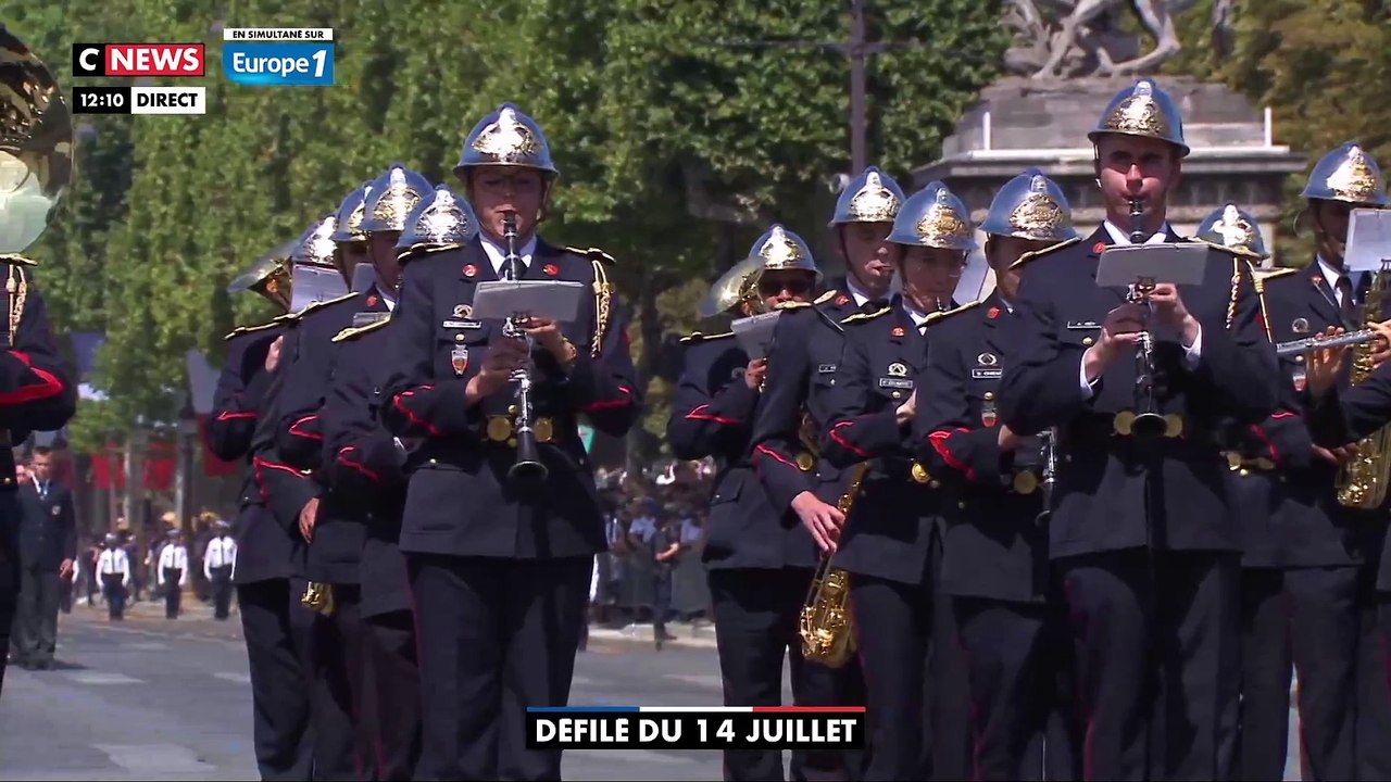 14 juillet: Regardez l'interprétation forte en émotion à la fin du défilé de la chanson "France", par l'artiste et réserviste Candice Parise, qui a notamment participé à "The Voice"