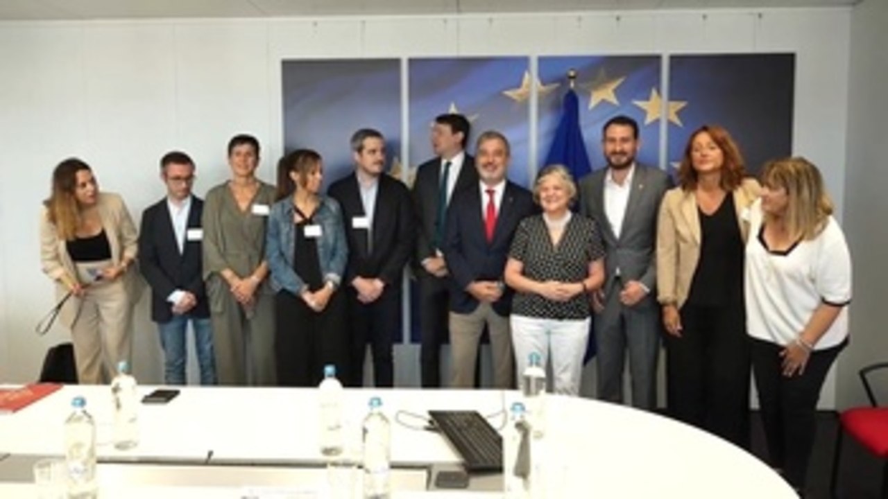 Delegación de alcaldes del PSC piden que Generalitat devuelva fondos europeos a los ayuntamientos