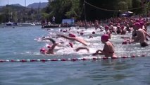 Más de 6000 nadadores participan en el cruce del lago de Zurich