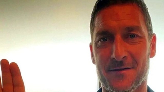 “Guardate cosa mi hanno inviato…”. Totti e Noemi Bocchi, la segnalazione con tanto foto