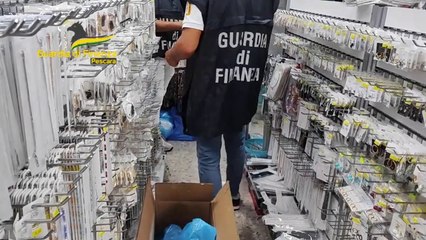 Pescara, Gdf sequestra 50mila pezzi bigiotteria contraffatta
