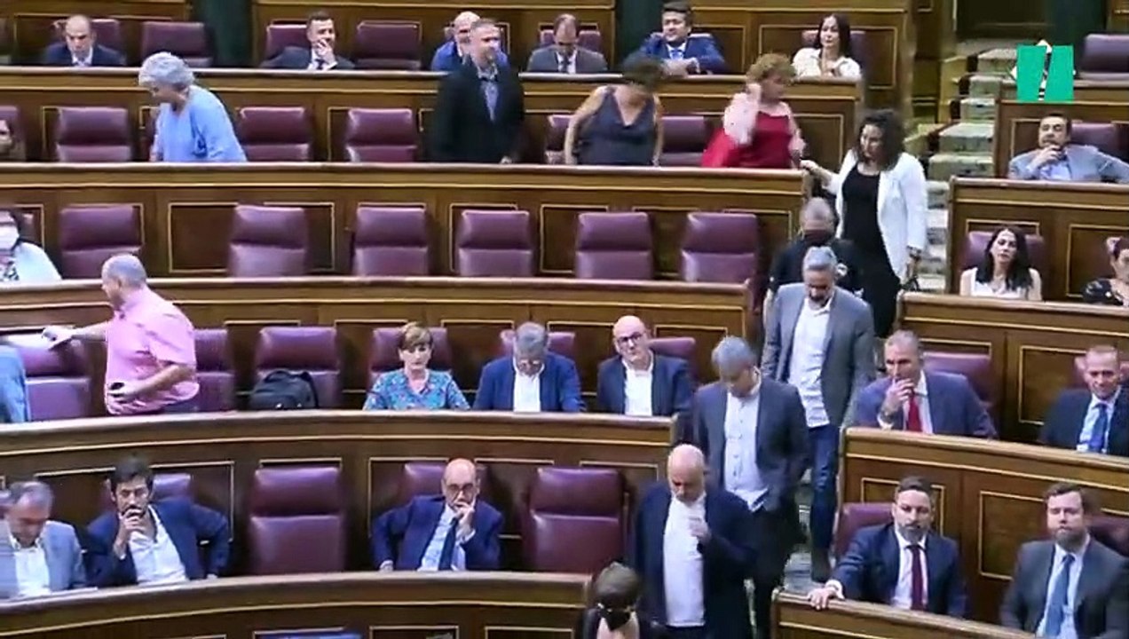 Diputados yendose