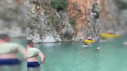 Kapuz Kanyonu'nda başına taş düşen genç suda boğularak hayatını kaybetti