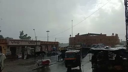 Video: 14.6 MM बारिश : सावन के पहले दिन बारिश की बूंदों से नहाया जैसलमेर