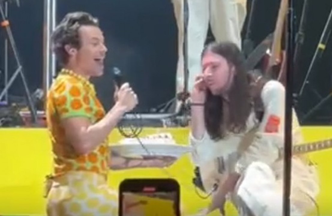 Happy birthday Mitch! Harry Styles surprises guitarist with cake at Budapest concert