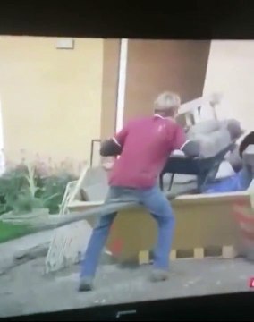 Grosse honte pour cet ouvrier... Coincé