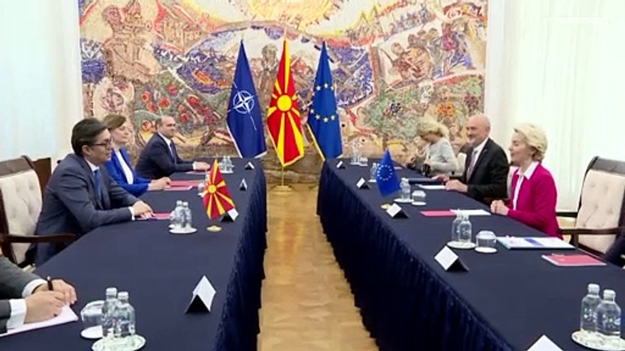 Von der Leyen pide a los macedonios que acepten la propuesta que desbloquearía su adhesión