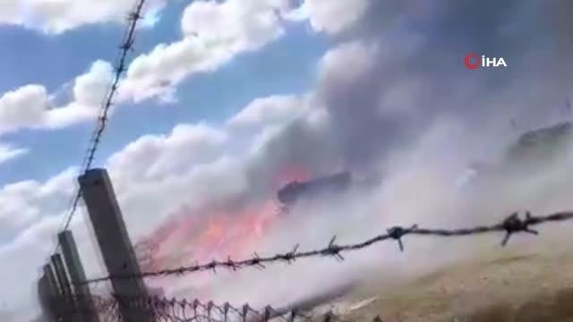 Saman balyaları alev alev yandı, tarım deposu kül oldu