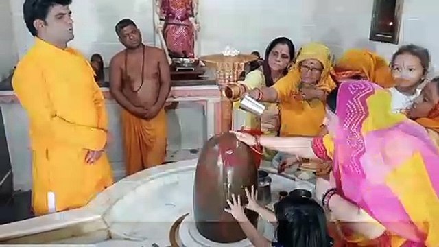 शिवालयों में हर-हर महादेव की गूंज, अभिषेक-पूजन का दौर शुरू