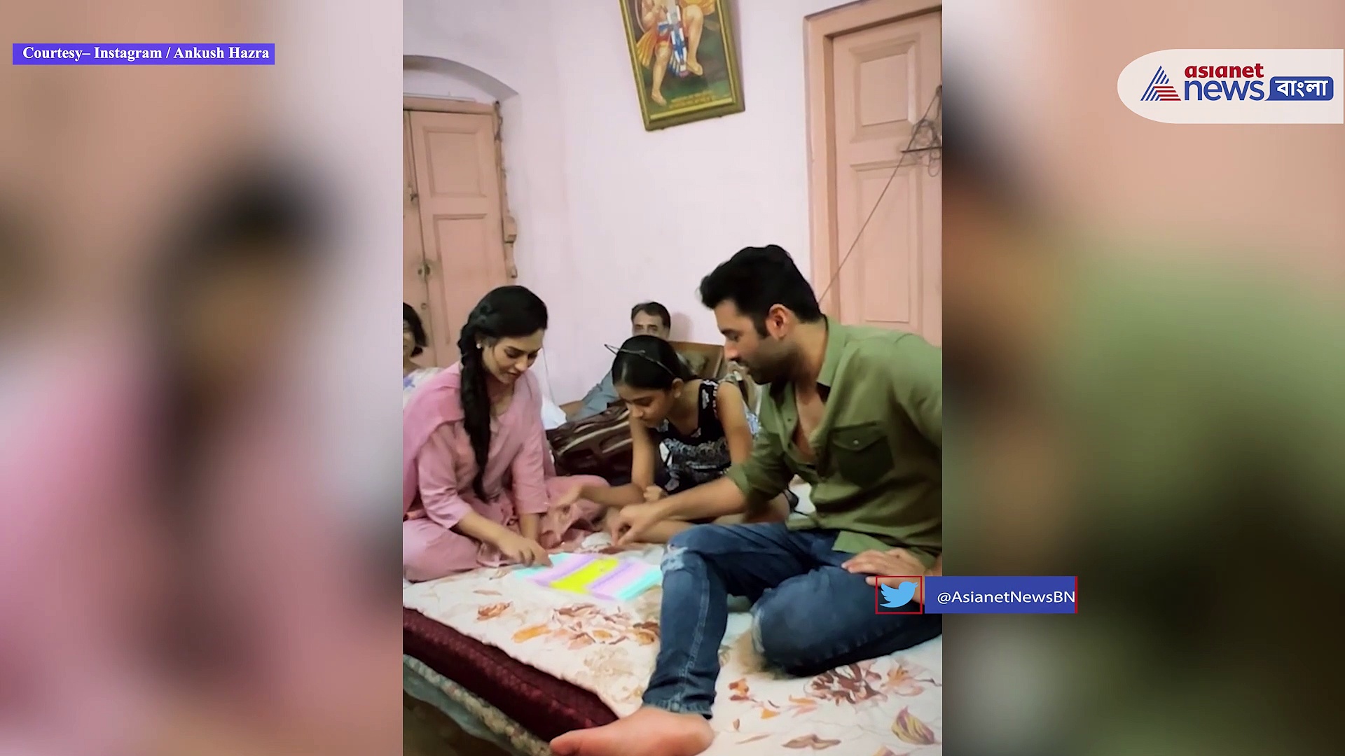 বাংলাদেশী নায়িকার সাথে এটা কি খেলছে অঙ্কুশ ? দেখুন ভিডিও