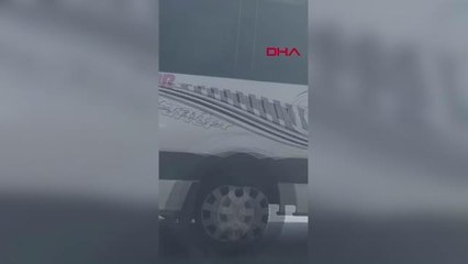 İSTANBUL-BEYLİKDÜZÜ'NDE METROBÜSÜN MOTOR KISMI YANDI