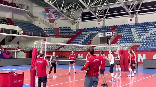 2022 FIVB Milletler Ligi çeyrek final maçında Tayland'ı 3-1 yenen A Milli Kadın Voleybol Takımı, yarı finale yükseldi.