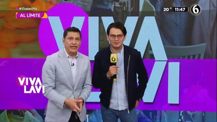 Mujer conduce motocicleta con bebé en brazos; se salvan de terrible accidente