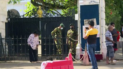 Dimite el presidente de Sri Lanka tras huir a Singapur