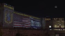 İsrail, Kudüs surlarına ABD ve İsrail bayraklarını yansıttı