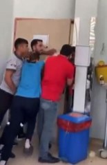 BATMAN'DA SAĞLIK ÇALIŞANLARI ŞİDDETİ KAPIYA YASLANARAK ÖNLEDİ