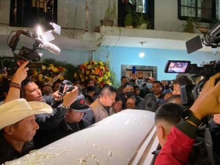 Regresan a Naolinco cuerpos de jóvenes con migrantes que fallecieron en trailer en Texas.