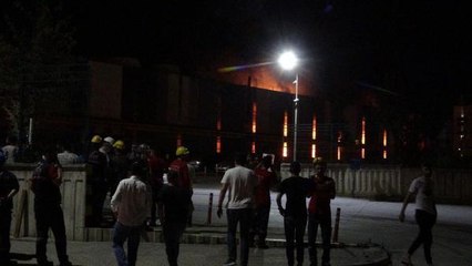 İZMİT'TE DEMİR ÇELİK FABRİKASINDA YANGIN