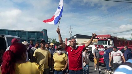 Panameños "en pie de guerra" cierran vías por alza de combustible y corrupción