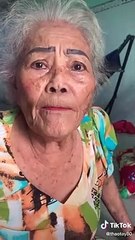 Nhận làm mẫu phun xăm thẩm mỹ, bà cụ khiến dân tình cười nghiêng ngả