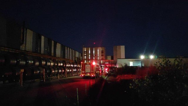 Demir çelik fabrikasında çıkan yangında facianın eşiğinden dönüldü