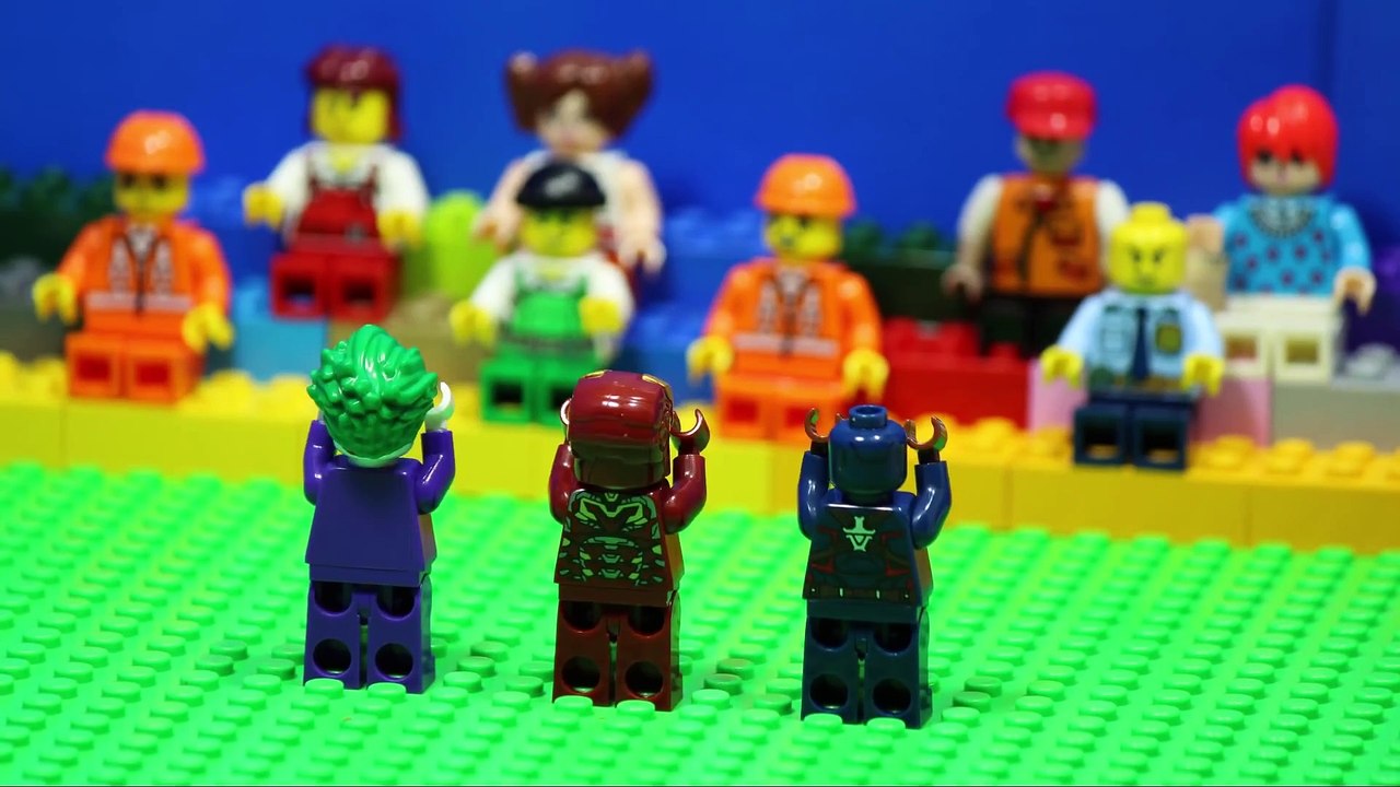 Lego Superheroes Played Soccer - iron man, Hulk, Joker