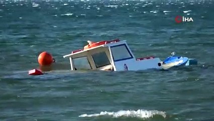 Ayvalık'ta şiddetli rüzgar bazı balıkçı teknelerini batırdı