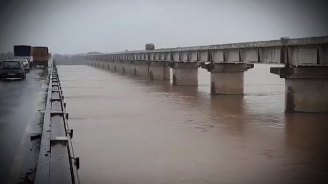 Drone Shots Of Vashishta Godavari Flood: ఉద్ధృతంగా ప్రవహిస్తున్న వశిష్ఠ గోదావరి నది | ABP Desam