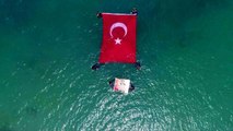 Van Gölü'nde dev Türk bayrağı dalgalandı