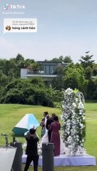 Cảnh hôn của Huyền Lizzie và Đình Tú