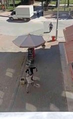 Tartıştığı akrabasının dükkanına kurşun yağdırdı