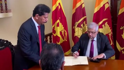 Sri Lanka Crisis: संकट के बीच रानिल विक्रमसिंघे ने कार्यवाहक राष्ट्रपति के तौर पर ली शपथ